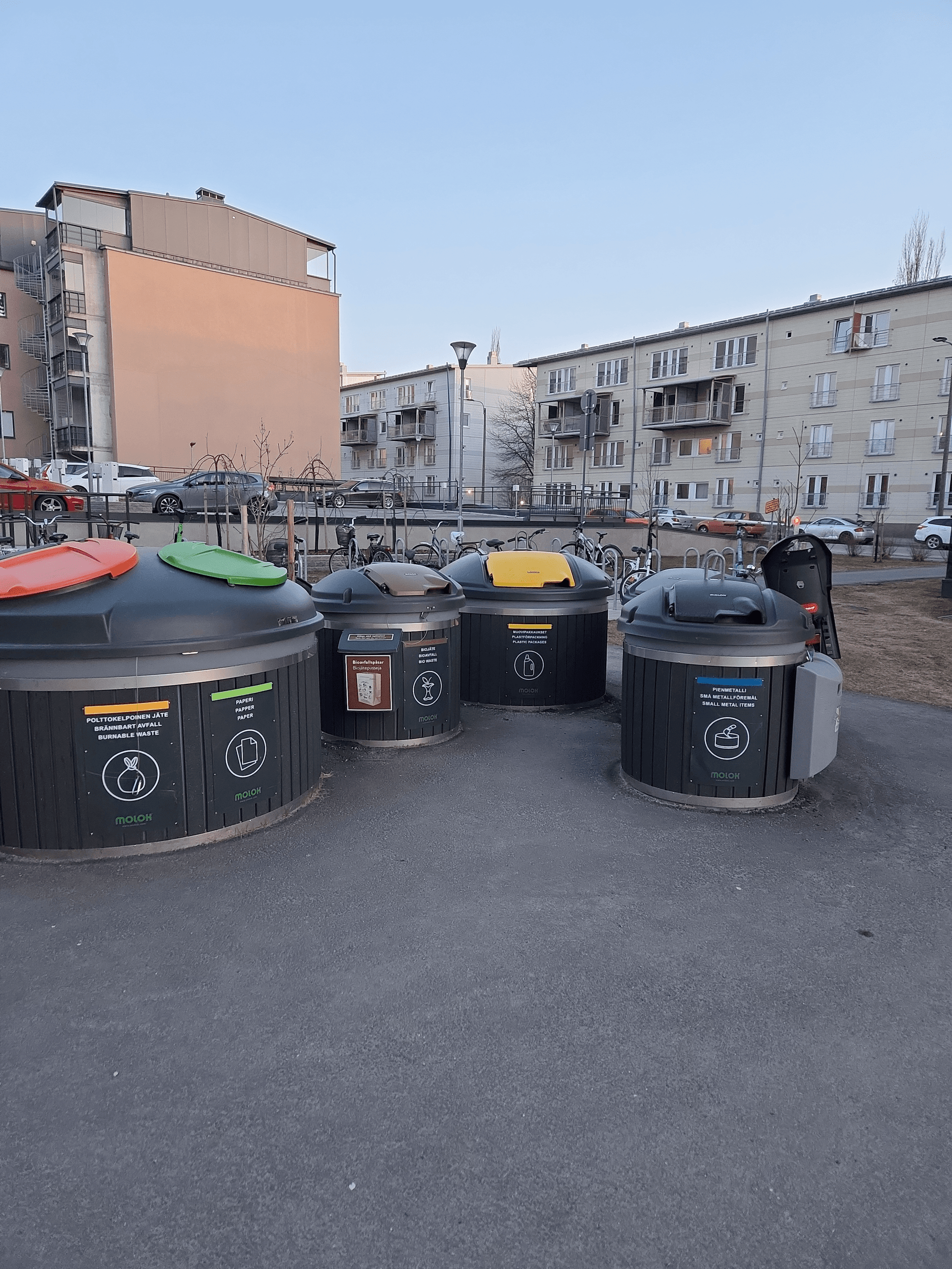 Recycling station